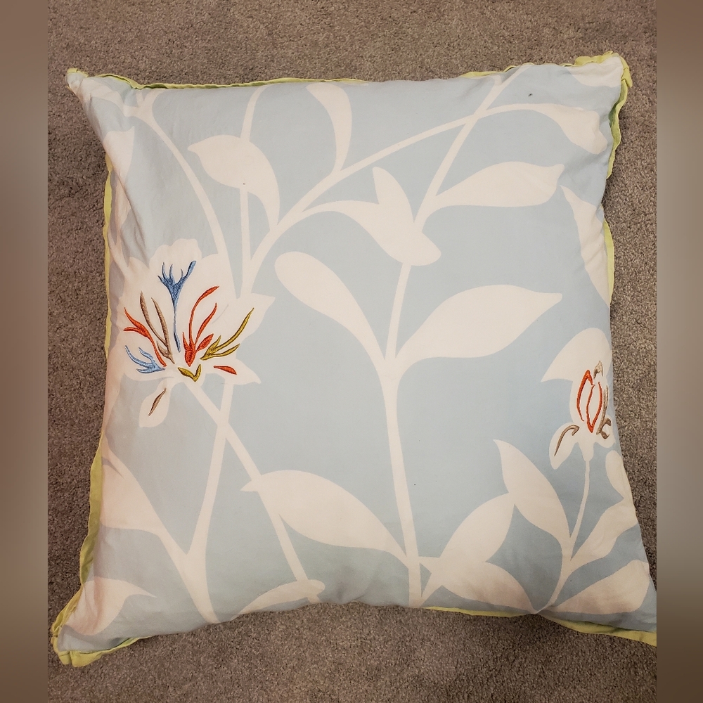 HOMESENSE-Giant pillow, Beautiful embroidered floral NWOT -24"×24" square